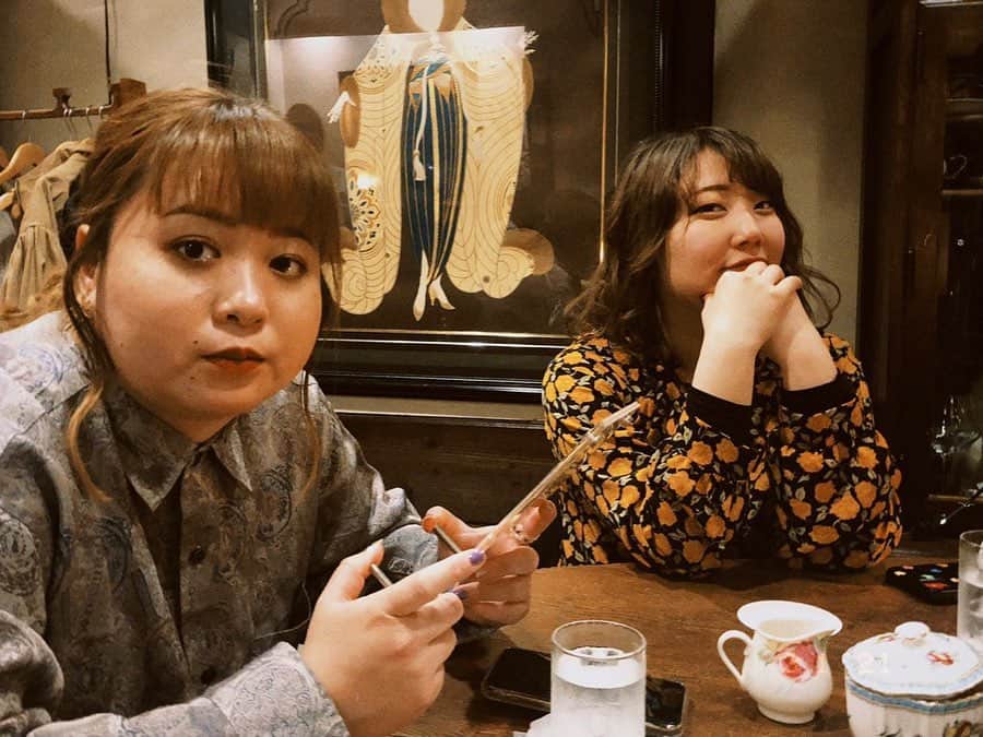 山井祥子のインスタグラム：「バナナシフォンケーキにチョコがかかっていました。 美味しかったな。 #喫茶店 #シフォンケーキ #西田」