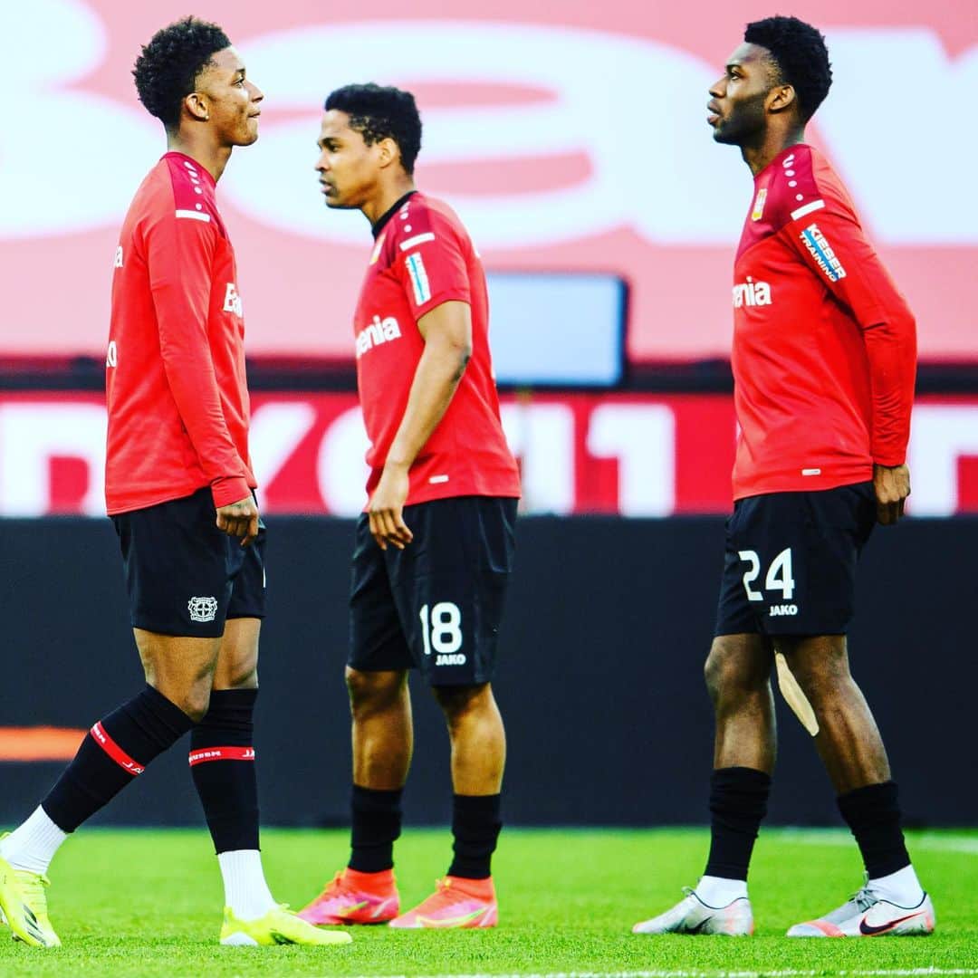 デマライ・グレイのインスタグラム：「I’m with you brother 🤍🙏  @tfosumensah」
