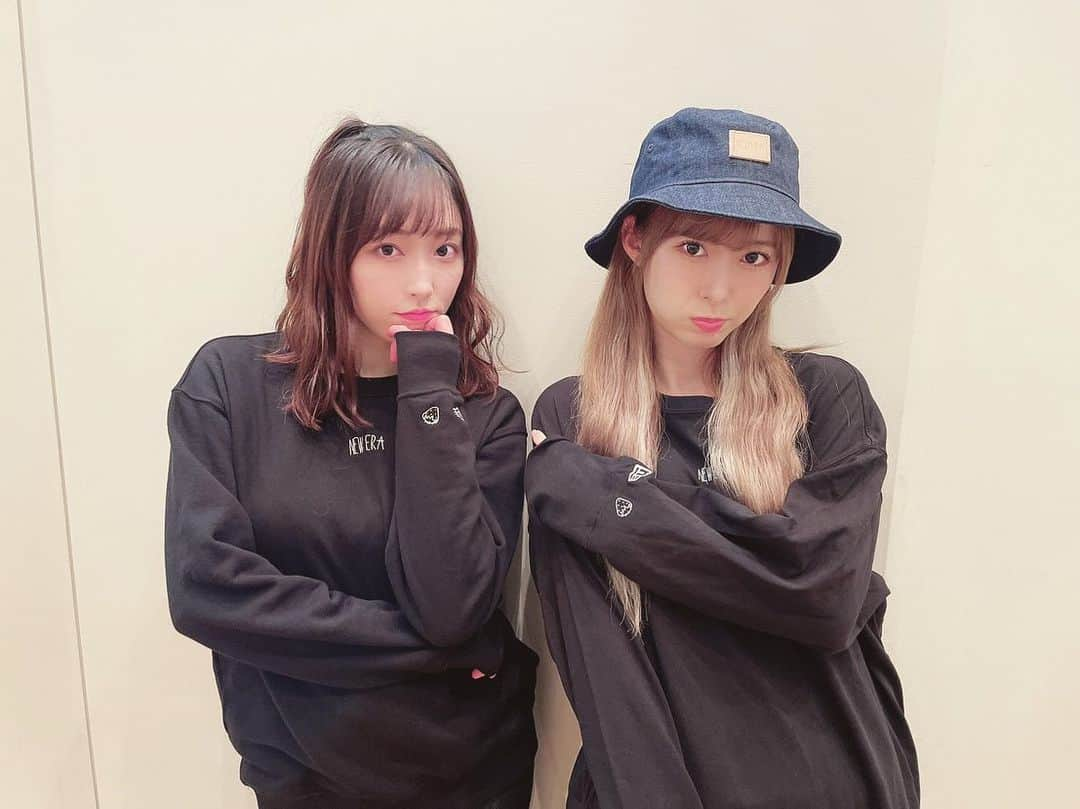 譜久村聖さんのインスタグラム写真 - (譜久村聖Instagram)「👑NEWERA FASHION👑  えりぽんと👠 左手のいちごちゃん見せながら歩きたい🚶🏼‍♀️💕  トレーナーあったかくて最高𓈒 𓏸𓈒   #morningmusume21 #モーニング娘21 #譜久村聖 #生田衣梨奈  #newera_ai #高橋愛 さん #newera」3月1日 23時37分 - mizuki_fukumura.official