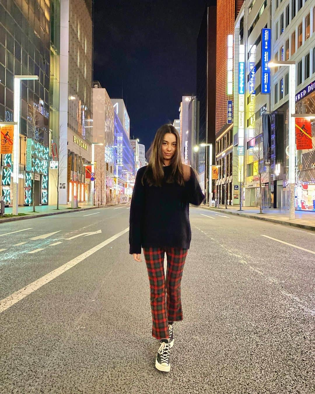 MiChiのインスタグラム：「So quiet at night.. 😎✌️ 久々の銀座はとっても静か✨」