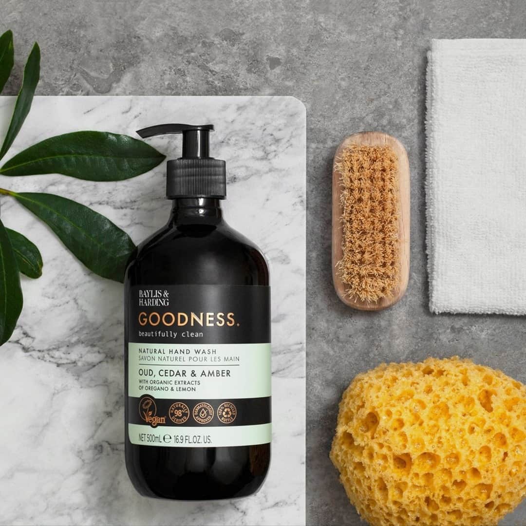 HGTVさんのインスタグラム写真 - (HGTVInstagram)「We love a good budget find! And this luxurious-yet-budget-friendly hand soap is our latest obsession. 😍⁠ ⁠ Fresh lemon and oregano combine with warm amber and oud making for a decadent herbal and woodsy scent that smells way fancier than its $6 price tag. 🍋🌲🧼⁠ ⁠ Get all the details and shop our editor’s new favorite soap when you click this image at the link in our profile. 🛍🔝⁠ ⁠ #shopping #clean #natural #handsoap #budgetfinds #freshstart」3月2日 0時01分 - hgtv