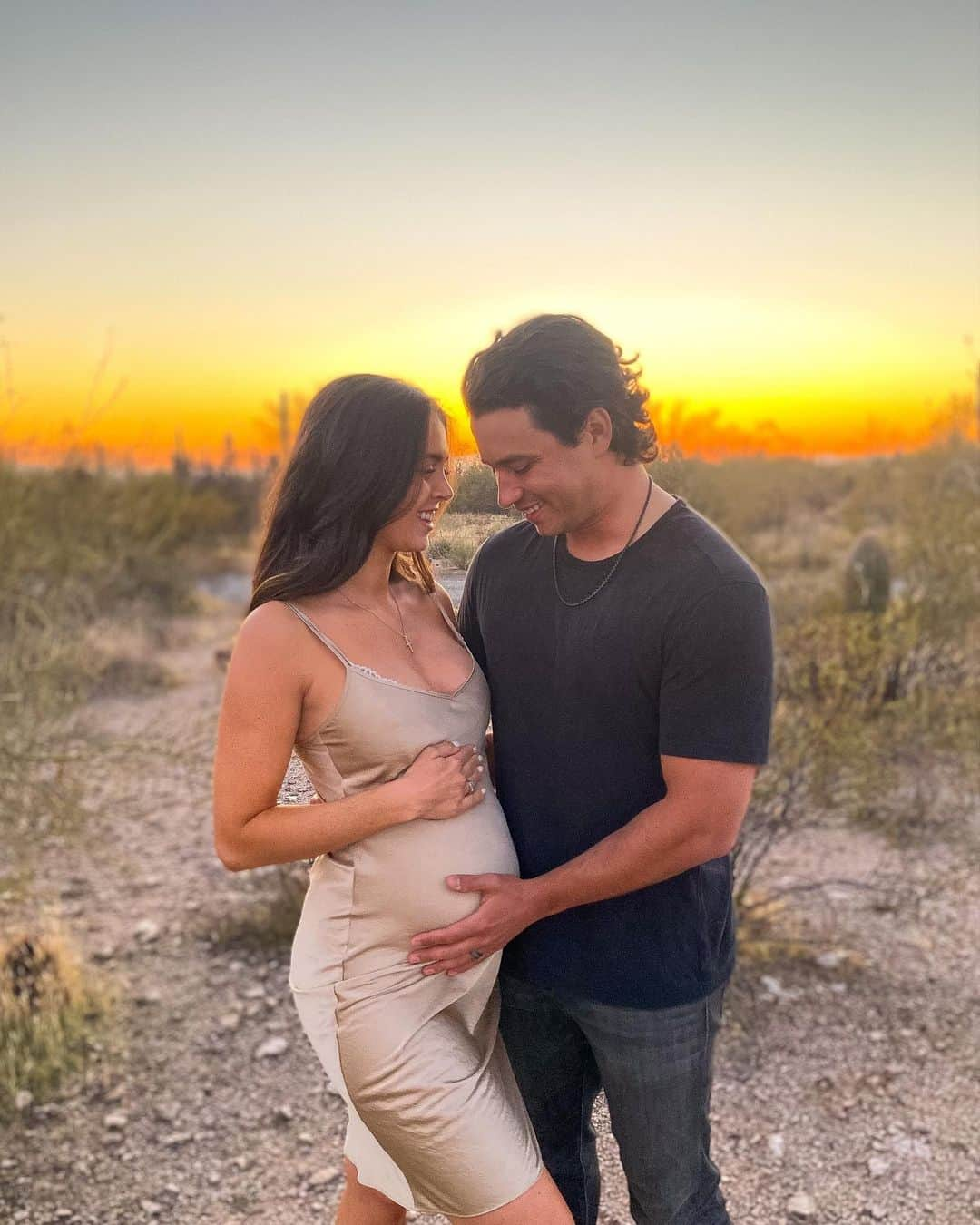 マルコ・ゴンザレスのインスタグラム：「Monica and I are blessed and excited to share some amazing news. Baby G arriving this summer! #girldad 🎀」