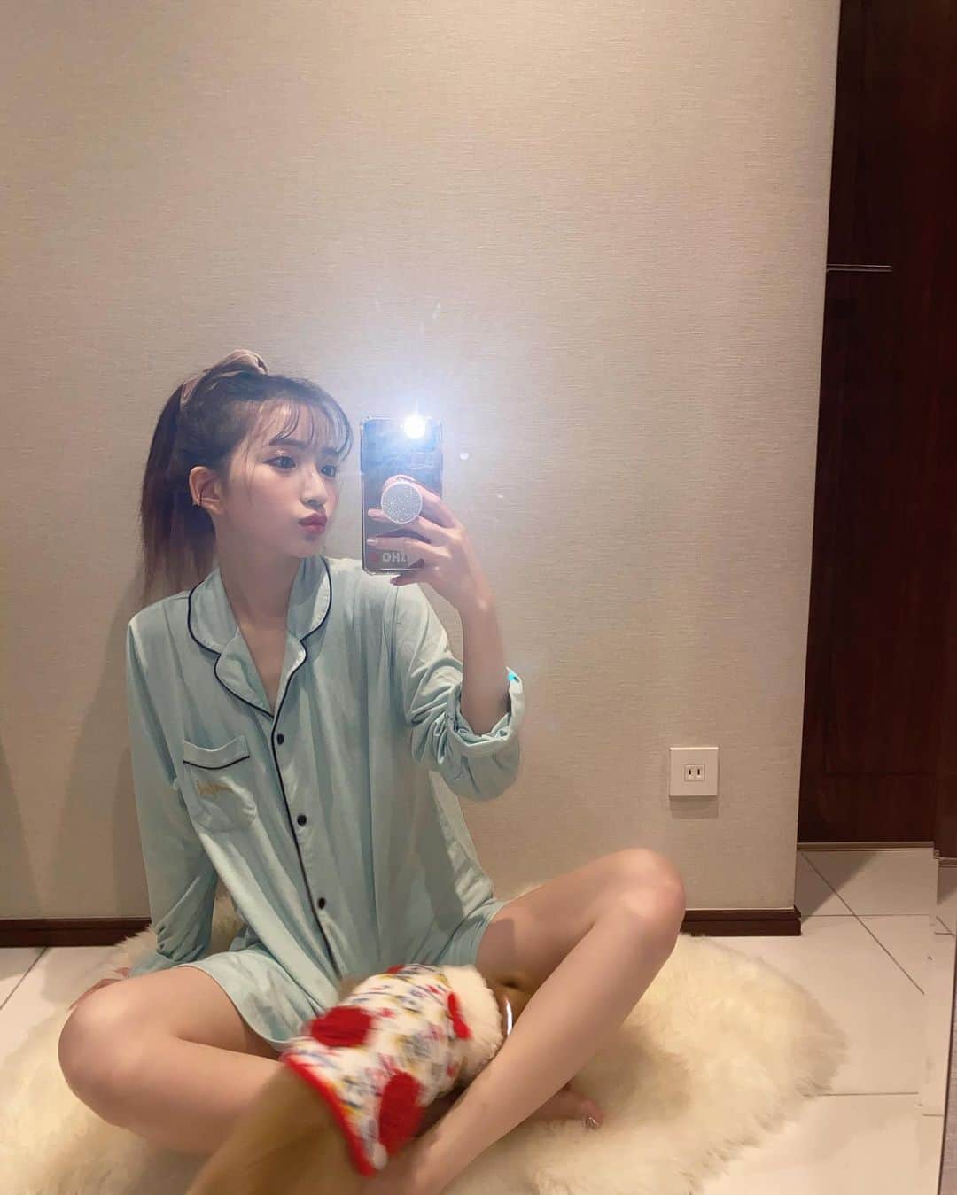 南りほのインスタグラム：「ぐるちゃん、どこでもついてくる🐶🤎完璧な息子さん🥺🤎」