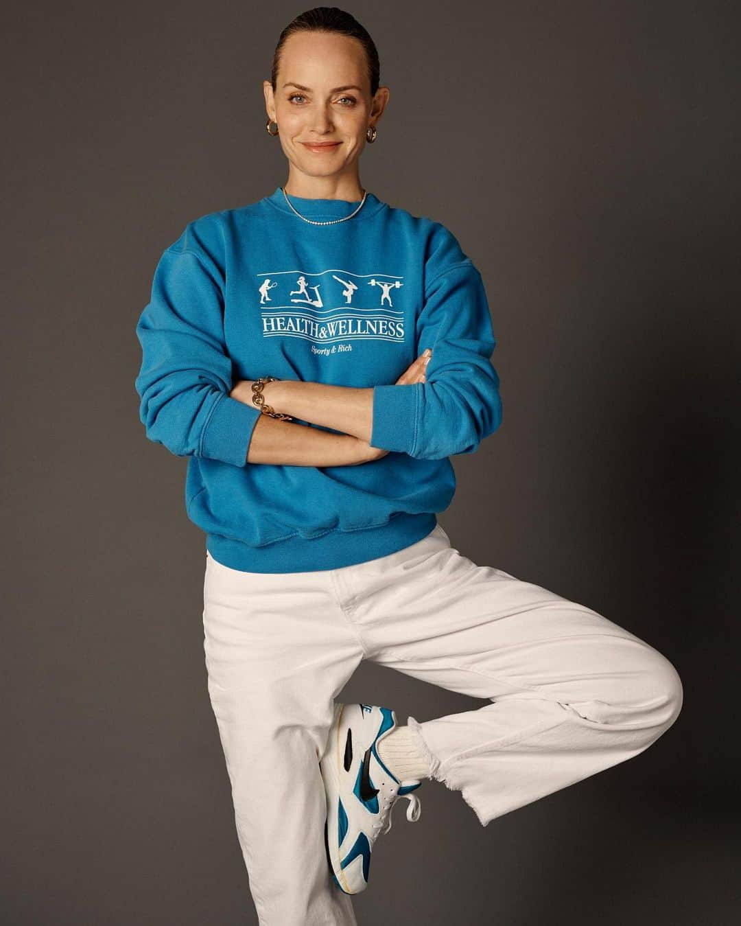 emilyさんのインスタグラム写真 - (emilyInstagram)「AMBER!!!!!!!!!!! @ambervalletta for @sportyandrich Spring Drop 1. Online 3/8.  SO incredibly excited to share these images!!! We love celebrating icons, and who better than Amber to represent an era of OG supermodels who defined 90s fashion and culture.   A portion of the proceeds from this drop will be donated to @surfrider who works to protect and restore our oceans. 🌍🌊💙  Photography @alexandranataf  Hair @teddycharles35  Assistants: @natgawd @aubdolores」3月2日 0時46分 - emilyoberg