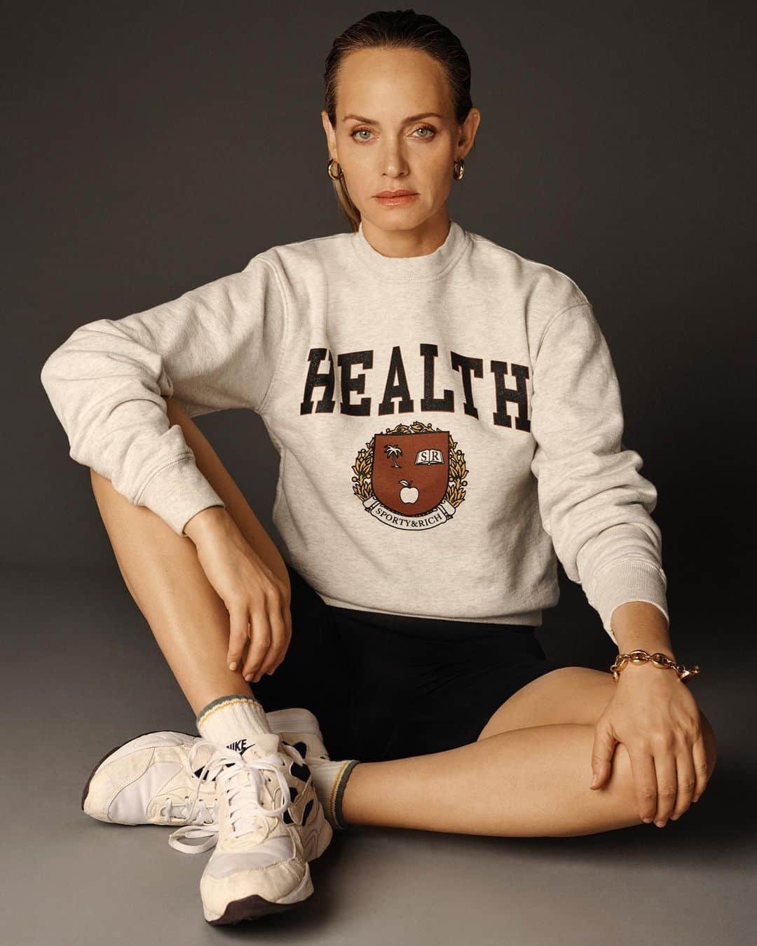 emilyさんのインスタグラム写真 - (emilyInstagram)「AMBER!!!!!!!!!!! @ambervalletta for @sportyandrich Spring Drop 1. Online 3/8.  SO incredibly excited to share these images!!! We love celebrating icons, and who better than Amber to represent an era of OG supermodels who defined 90s fashion and culture.   A portion of the proceeds from this drop will be donated to @surfrider who works to protect and restore our oceans. 🌍🌊💙  Photography @alexandranataf  Hair @teddycharles35  Assistants: @natgawd @aubdolores」3月2日 0時46分 - emilyoberg