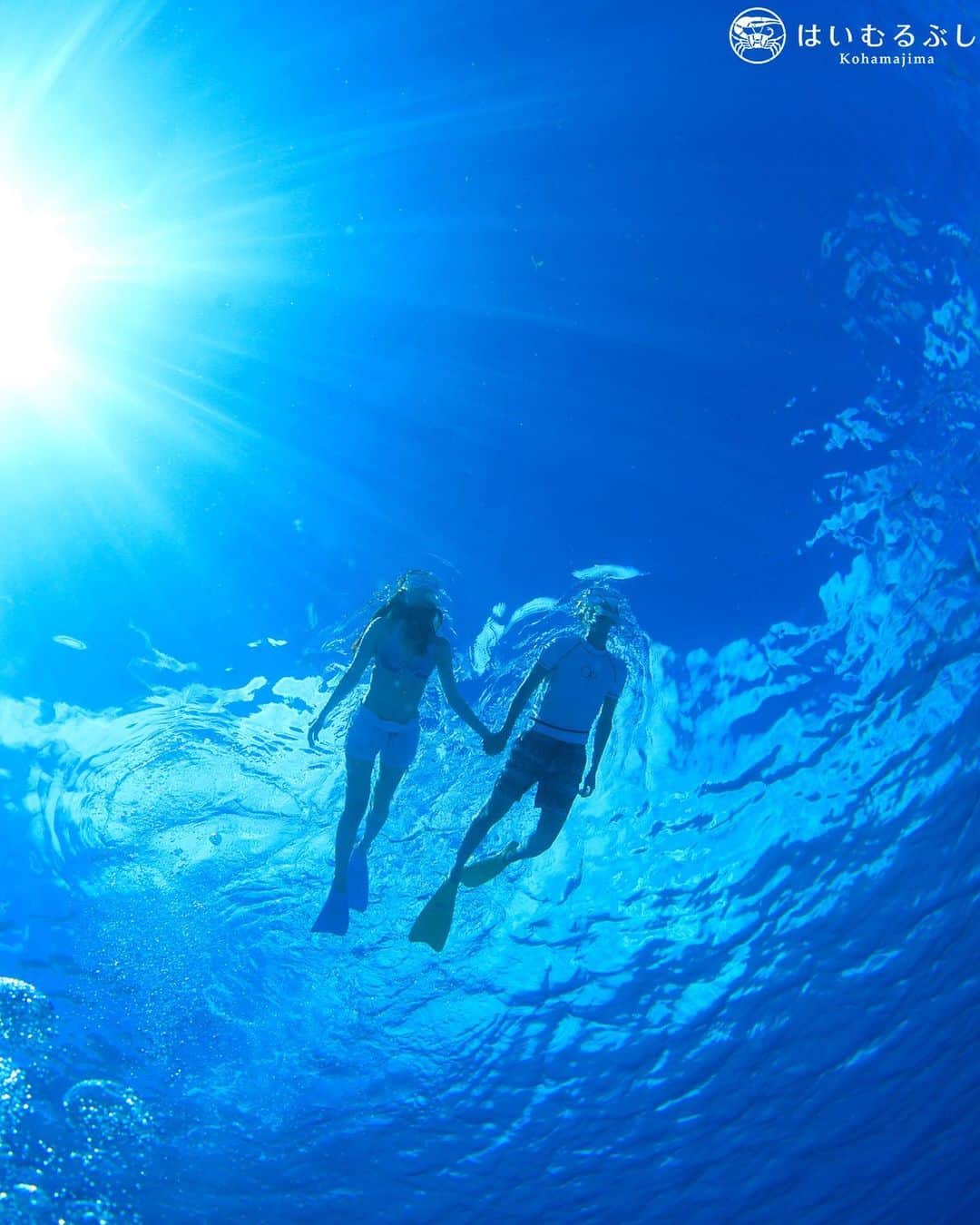 HAIMURUBUSHI はいむるぶしさんのインスタグラム写真 - (HAIMURUBUSHI はいむるぶしInstagram)「小浜島・はいむるぶしから癒しの風景をお届けします。 青く澄んだ世界を泳ぐ心地良さ… 宙に浮いたような貴重な体験ができます。 ここにしかない、沖縄を体感してください。 #沖縄 #八重山諸島 #海 #シュノーケル #体験 #小浜島 #ビーチ #リゾート #ホテル #はいむるぶし」3月2日 1時04分 - haimurubushi_resorts