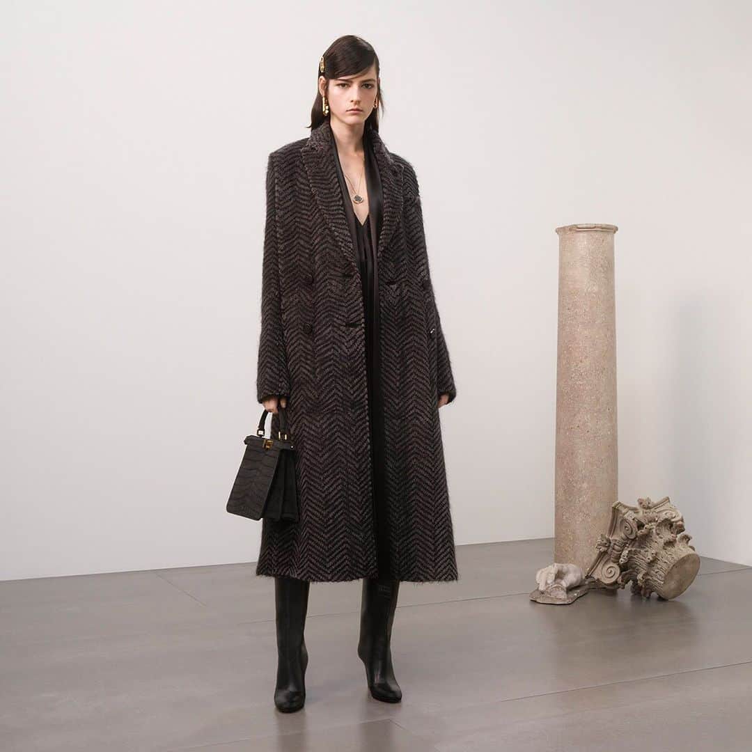 Fendiのインスタグラム：「A vision of practical luxury for the modern, elegant women of today. Explore all of the runway looks from @MrKimJones #FendiFW21 ready to wear collection at Fendi.com.  Artistic Director of Couture and Womenswear Collections: @MrKimJones Artistic Director of Accessories and Menswear Collections: @SilviaVenturiniFendi Jewellery Creative Director: @delfinadelettrez  Creative Director: @Ronnie.Cooke.Newhouse Photographer: @caspersejersenstudio   Styling: @themelanieward  Hair: @guidopalau Makeup: @peterphilipsmakeup Nails: @beautick_official Casting: @shelleydurkancasting   Antiques: @galerie.chenel」