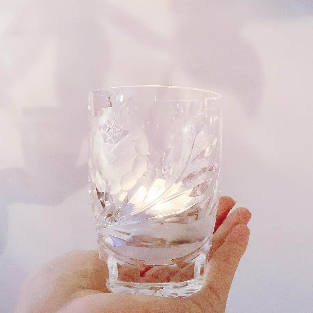 のインスタグラム：「3月が始まりましたね(^^)  日照時間も伸びてきて、蝋燭に火をつける時間がだんだん遅くなってまいりました。  今さっきnoteに口笛を吹き、少しお話をしました。 https://note.com/nae_auth/n/n3c8316415481  YouTubeのほうも今のところ音声でお楽しみいただいております。よろしかったらチャンネル登録をお願いいたします。 https://note.com/nae_auth/n/n3c8316415481  数日前ついに納豆を手作りした話なども吹き込んでおりますw お楽しみ下さいませ。」