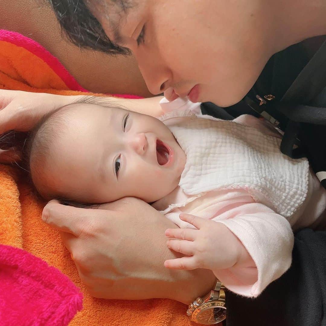 アレクサンダーのインスタグラム：「本命の彼女だよ❤️❤️❤️」