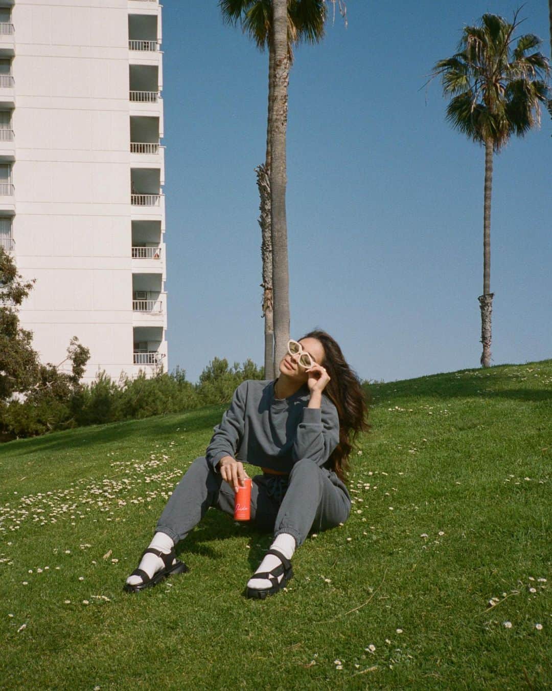 シェイ・ミッチェルのインスタグラム：「Sun-drenched & q u e n c h e d」