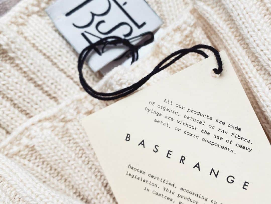 丹生美保さんのインスタグラム写真 - (丹生美保Instagram)「.  baserange 2021ss ▼ Macau Sweater   ( @baserange )  はやくコート着ない暖かい日になれ〜🕊  🪡 . . . . . . #baserange#ベースレンジ @baserangetokyo」3月2日 9時36分 - tansan_mh