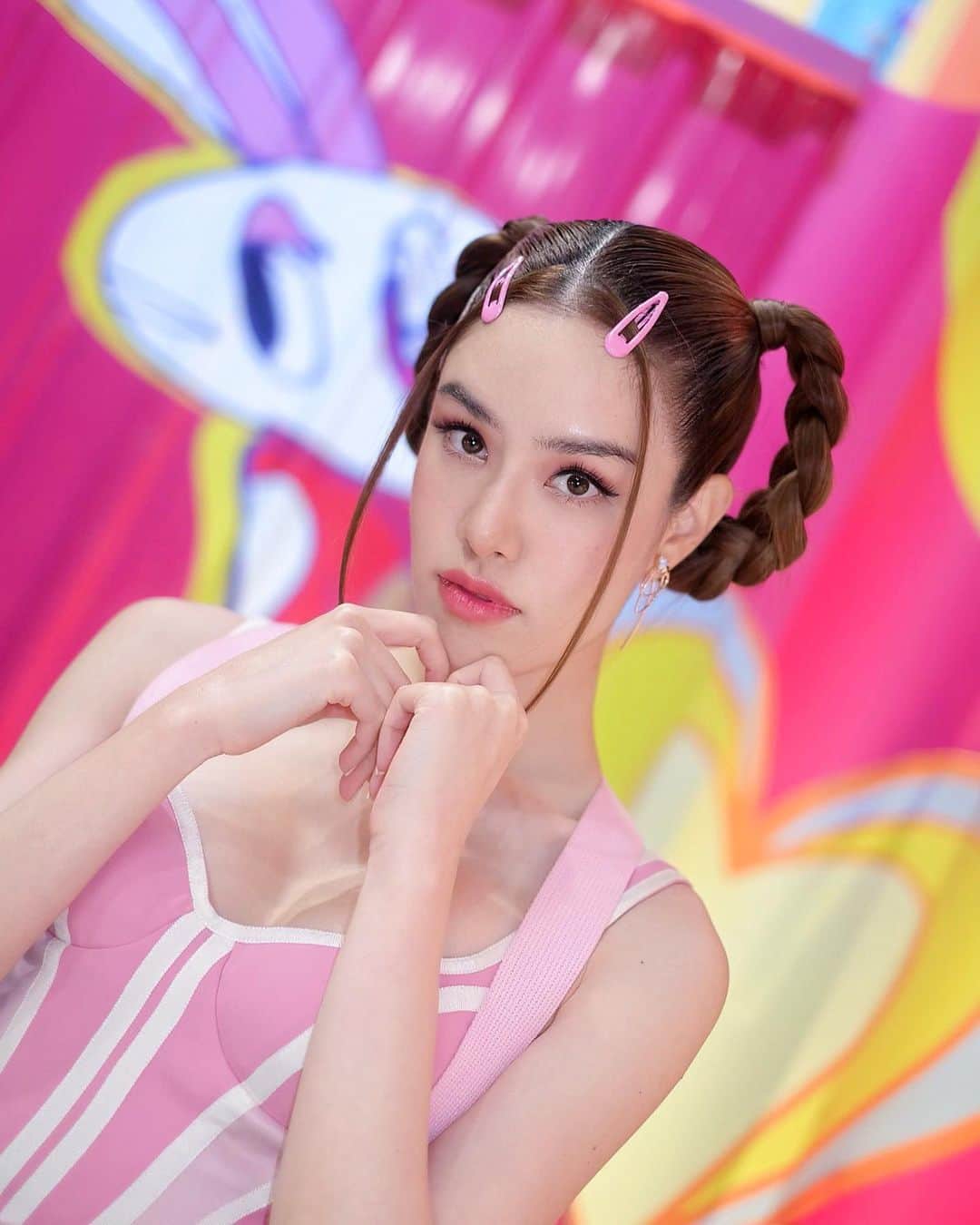 のインスタグラム：「วันอังคารสี... @poobpubrubchok @yalemakeup_st #JJYVP #จัดจ้านย่านวิภา #แอ๊บแบ๊ว1」