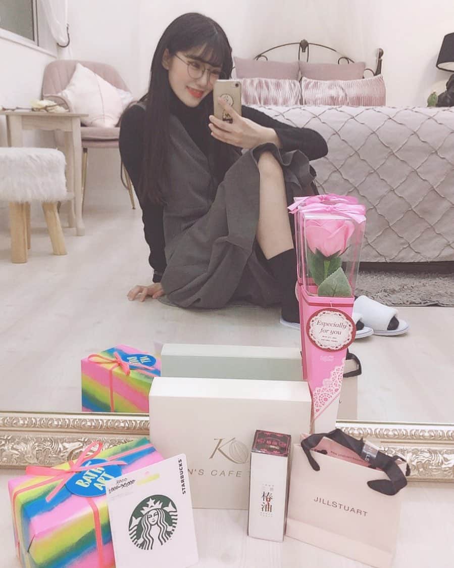 東条蒼のインスタグラム：「＊ ・ ・ また撮影会を楽しくできますように🤍 ・ たくさん差し入れありがとうございました🙇‍♂️大事に使います。 ・ チョコはその日のうちになくなりました笑笑 ・ ・ 次は3月14日にファーストさんで！ ・ ・ 3月28日は名古屋で撮影会です！ 15日から予約できるようなので、予定空けといてくださいね☺️ ・ ・  ・ #ファンディング #ラポルノファンディング ・ #撮影会#東条蒼 #クルーズグループ #セクシー女優 #av女優 #メガネ女子 #黒髪 #ショートヘア #あおたん　#teamメレンゲ #followｍe #following #japan #girl #photooftheday #tagsforlikes #instalike  #台湾 #香港 #粉我 #拍照 #照片 #人像攝影」