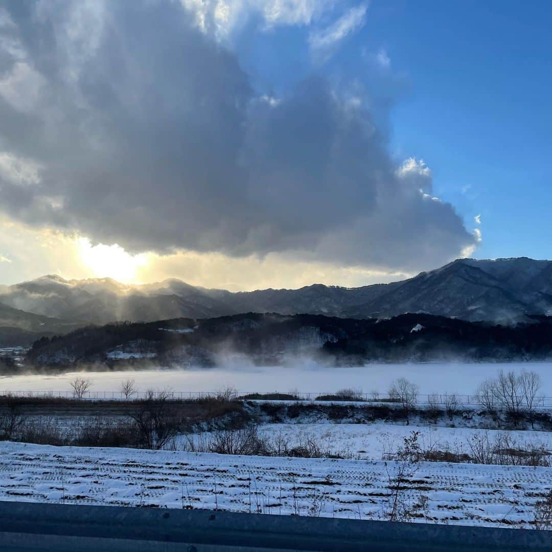 のインスタグラム：「🖤🤍❄️」