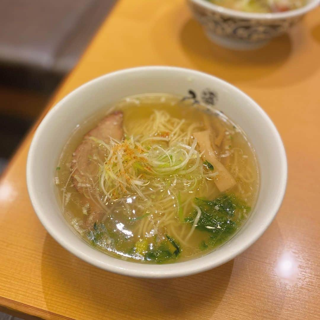 山内鈴蘭さんのインスタグラム写真 - (山内鈴蘭Instagram)「#eeeeeats 🍜 ． 東京ラーメンストリート 塩ラーメン【ひるがお】 濃厚でしっかりめな塩だった☺️ ． おいちい。スープまで飲んじゃた← ． ． #ラーメン #東京ラーメン #東京駅グルメ #ラーメン女子 #食べるの大好き #塩ラーメン #eat #foodstagram #ramen #濃厚塩ラーメン」3月2日 10時49分 - xxsuzuranxx