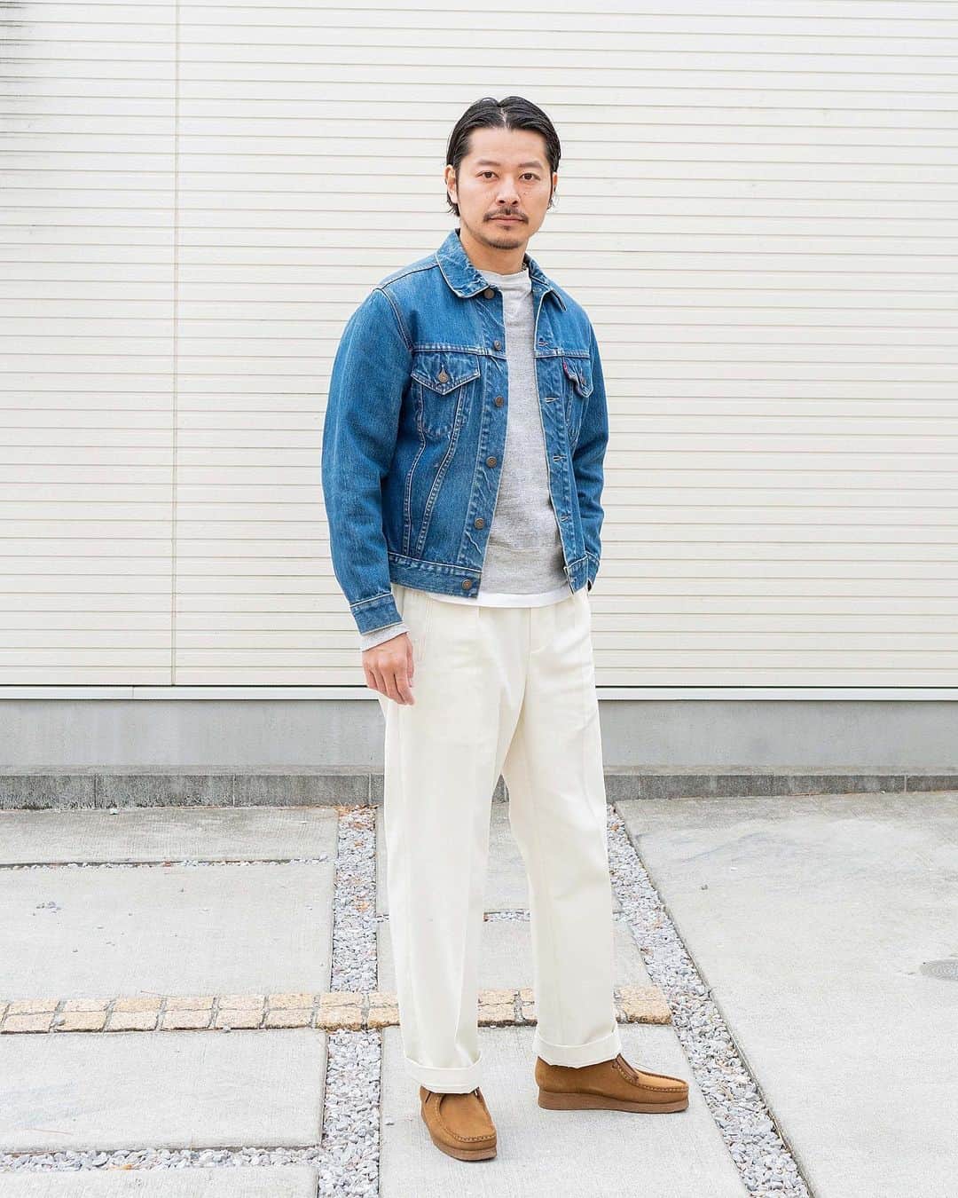 高田朋佳のインスタグラム：「Authentic style. たまにはこんな安心感のある普遍的なスタイルも良いですよね♪  ———————————————————————— #tangent #levis70505bige #hellerscafe #clarks  #dressstyle #elegantstyle #modernclassicstyle #newclassicstyle #fashion #mensfashion #mensdressstyle #suitsstyle #dapperstyle #takadachannel」
