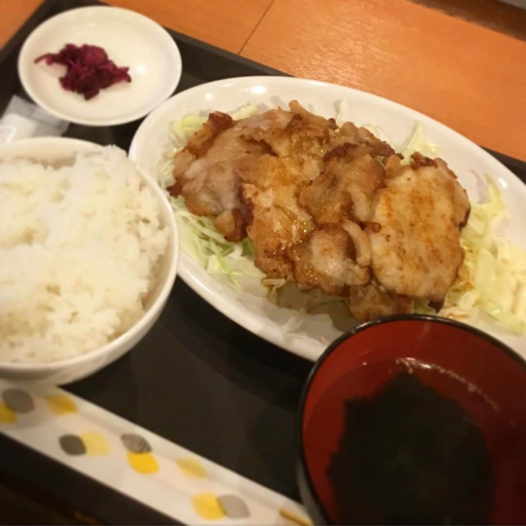 木村ひさしさんのインスタグラム写真 - (木村ひさしInstagram)「最高のおっさんの昼ごはん。 ぶたやき　四枚(ぶた)、ごはん大盛り、キャベツ大盛り 7人目の客 #野方の昼ごはん #ぶたやき」3月2日 12時09分 - kimura.hisashi