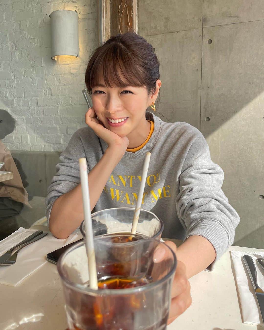 わちみなみのインスタグラム：「ラースフォントリアーの映画を﻿ 朝から観るか迷ってやめ、﻿ そんなこんなで湯の花を入れて﻿ お風呂に入りました。﻿ 温泉の素はポカポカしていいよね〜﻿ ﻿ 最近グラビアの撮影が増えてきたので﻿ 頑張らないと！﻿  本日発売の久々のFLASH 来週16日はSPA!のグラビアン魂掲載です。 絶対見てね。 そしてファーストトレカ手に入れてください！  以前ボートレースのお仕事でご一緒させていただいた染谷有香さんの色気がすごくて、﻿ わたしも見習おうって気合が入ったの！🤣﻿ ﻿ 色気ってどうやったらでるのかな？﻿ まあ、とりあえず自信をつけるためにも﻿ 身体づくりから。﻿ ﻿ @haab_official  の韓方を試してみます！﻿ 疲れたら食べたくなるのを﻿ 防ぎたいので夜飲んでみよう🙏﻿ 横浜院が開院したらしく。﻿ 綺麗なクリニックなので行ってテンションあげたい！﻿ ﻿ #美容﻿ #わちみなみ﻿」