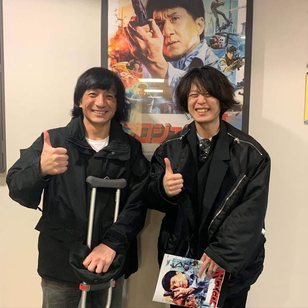 白井眞輝さんのインスタグラム写真 - (白井眞輝Instagram)「ジャッキーチェンの新作「プロジェクトV」試写会へ行ってきました。  そしてなんとジャッキーちゃんさんに出会えたので一枚撮っていただきました。 同じジャッキーファン同士と言うのもありますが単純に自分自身がジャッキーちゃんさんのファンでもありますw  いつかジャッキー映画の再現シーン合戦とかやりたいですねw  #ジャッキーちゃん #ジャッキーチェン #プロジェクトV #alexandros #白井眞輝」3月2日 12時27分 - masakishirai_alexandros