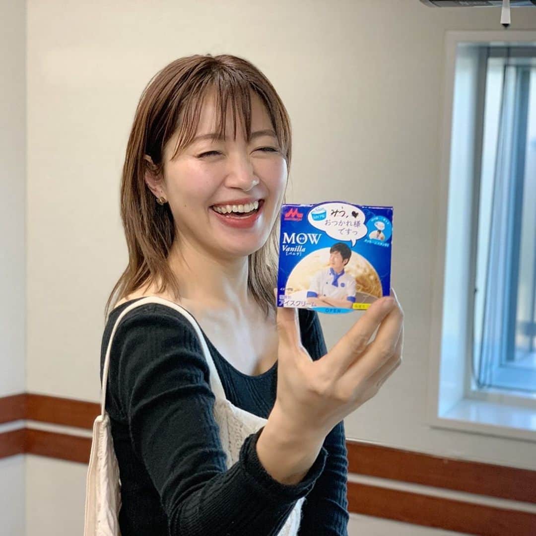 のインスタグラム：「期間限定・数量限定で発売された 《田中圭店主限定パッケージ》 また復活してほしいですね…  ちなみに今は春限定パッケージ🌸が 出ています。  #MOW #バニラアイス #アイスクリーム #森永乳業 #名前 #自筆 #お疲れ様です ❤︎ #田中圭 さんに言われたら #萌え」