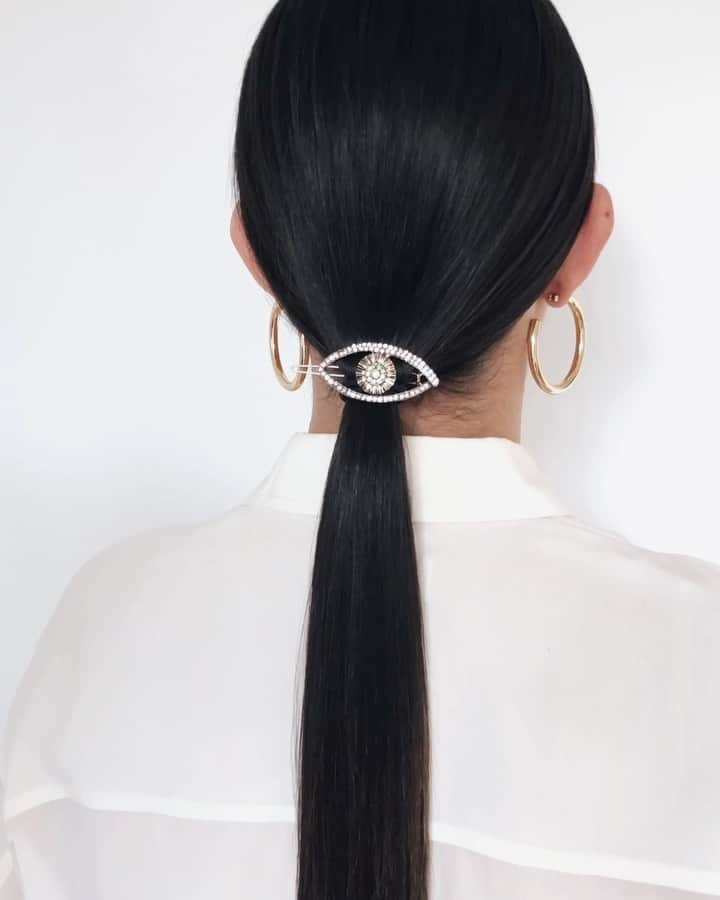 Kristin Essのインスタグラム：「Literally, watch your back. 👁🤍」