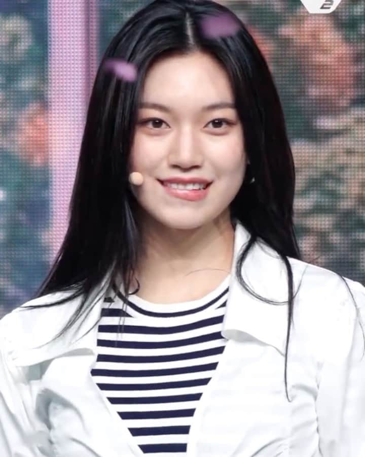 キム・ドヨンのインスタグラム：「Into The New World Doyeon focus cam」