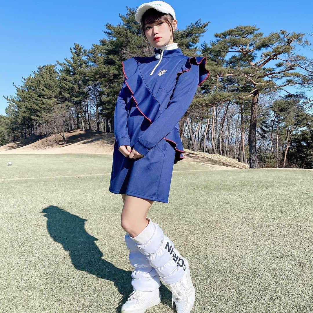 山内鈴蘭さんのインスタグラム写真 - (山内鈴蘭Instagram)「． ． 先日のゴルフコーデ☺️⛳️ レギュラー出演中の『#日曜ゴルフっしょ』で着ていたワンピース👗 ． 大きなフリルが可愛いんです♫ ． 女の子のみんな、 こうゆうゴルフウェア好きかなぁ？💓 ． (お届け出来るように新しく作ってるので待っててね🥰) ． ． #ゴルフウェア #ゴルフ女子 #ワンピース #ゴルフコーデ #フリルワンピース #スポーツ女子 #Gorurun #ごるらんコーデ #golffashion #golfwear #golfgirl #お洋服 #スポーツウェア」3月2日 16時22分 - xxsuzuranxx