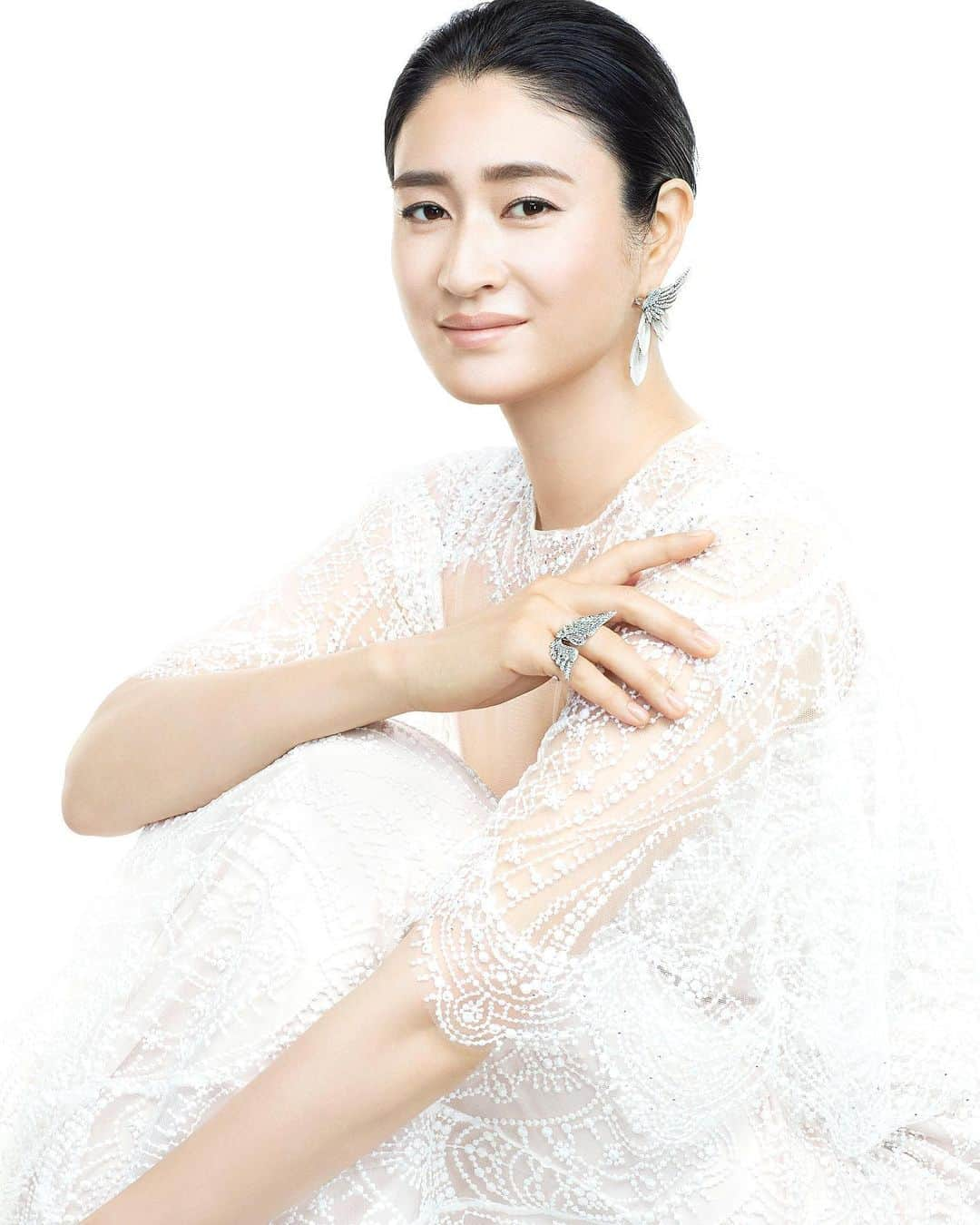 小田切ヒロさんのインスタグラム写真 - (小田切ヒロInstagram)「和樂4.5月号 High jewelry連載 ・ ''BOUCHERON'' ・ actress : 小雪 phote : 浅井佳代子 stylist : 押田比呂美 hair&make : 小田切ヒロ」3月2日 17時03分 - hiro.odagiri