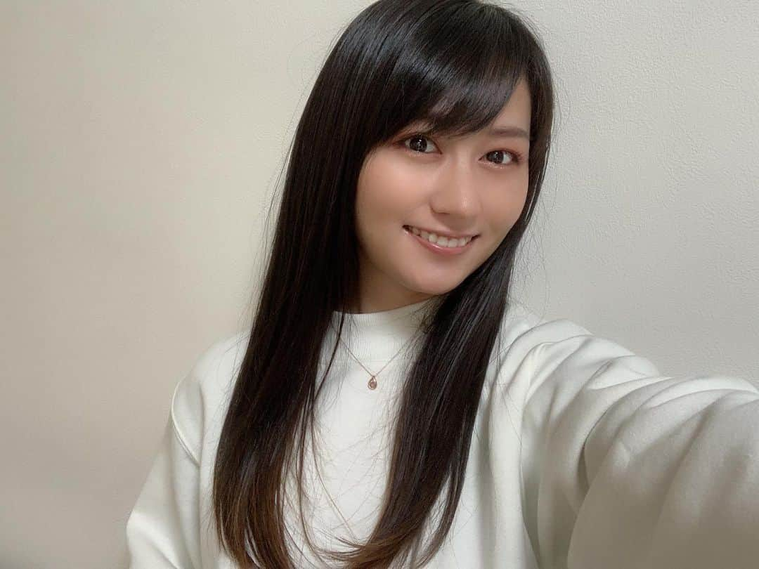 久保田杏奈のインスタグラム：「➡︎➡︎スワイプしてね(2枚)➡︎➡︎  昨日髪切りました💇🏻‍♀️ スッキリさっぱり\( ˆoˆ )/  以前一緒にお仕事をさせて頂いた 松井さんの美容室本店が移転したとのことで 本店に行ってきました❤️  松井さんありがとうございました🥰 また行きます🙋🏻‍♀️✨  HAIR MAKE STUDIO LIFE ( @lifeashikaga ) 担当：松井さん( @naokimatsui ) http://life-hair.info/  #美容室 #足利市  . #久保田杏奈 #あんぴい #足利市在住 #モデル #model #レースクイーン #RQ #RIZINガール #RIZINガール2020」