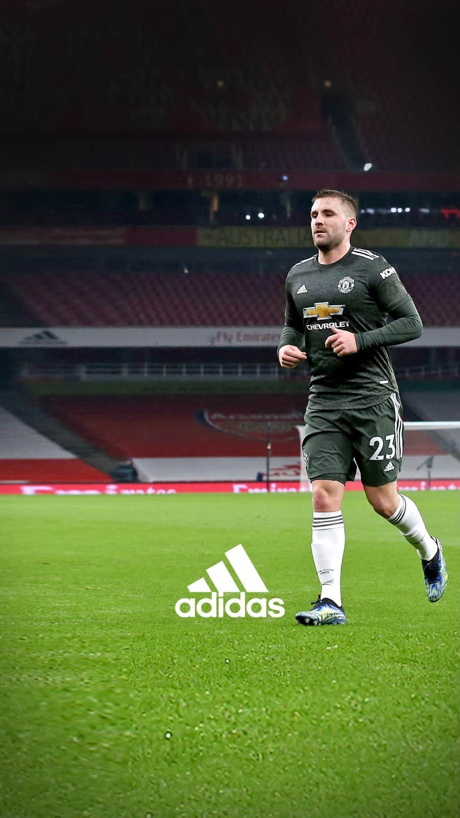 ルーク・ショーのインスタグラム：「Always a pleasure to catch up with @harrypinero! We discuss my game, current stats and mental health in football. @adidasfootball #createdwithadidas」