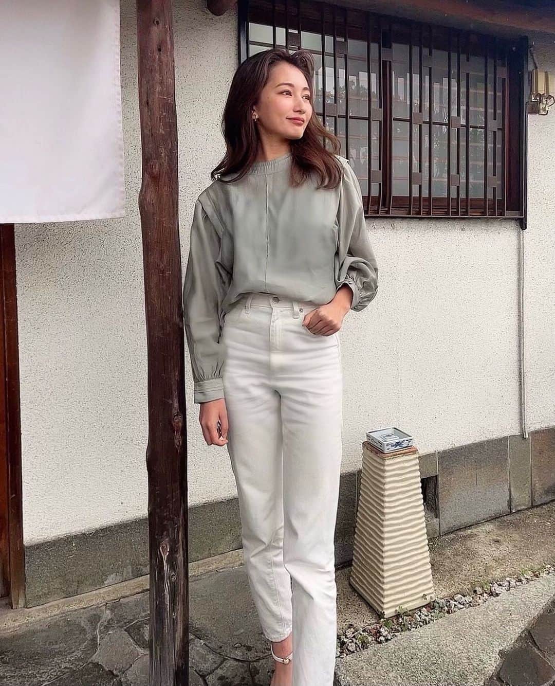 七原月乃のインスタグラム：「2月1回も投稿してなかったことに驚きながら3月1日目に張り切って投稿する🗓  早速春っぽい色と素材のtops着た🌸 ・ ・ ・ #alia#春服」