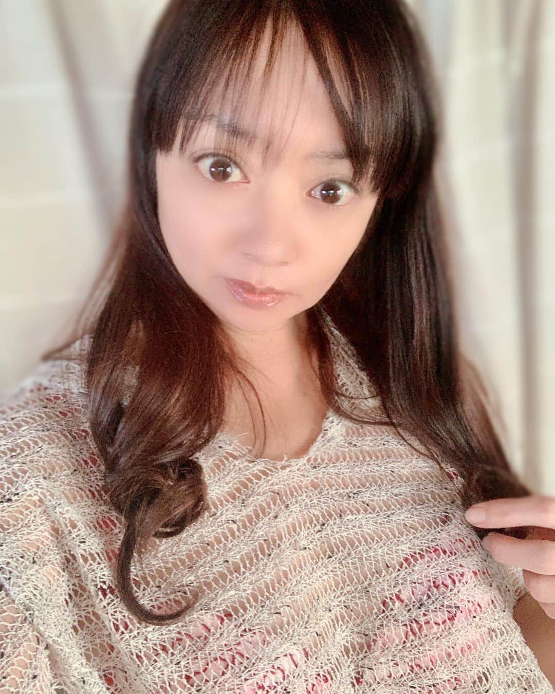 HANAのインスタグラム：「こんばんは｡・:＋°🦋  朝はチラッとお日様も出てたのに(/ω・＼)ﾁﾗｯ☀️  午後からはエラい土砂降り( ⊃・ω・)┌☂＼・。゜、＼・＼。  昼間は湿度もあって蒸し暑いくらいだったけど、夜は風も冷たく冷え込んできたね:;((•﹏•๑)));:  皆さま！風邪などひかぬようご自愛くださいね😚︎💕︎  #smile#japanese#beauty#selfie#age46#fashion#hairstyle#japanesebeauty#instagramer#instagood#アラフィフ#アラフィフ女子#オトナ女子#オトナ可愛い#セルフポートレート#熟女#美魔女#46歳#40代#40代女子#40代ママ#미인」