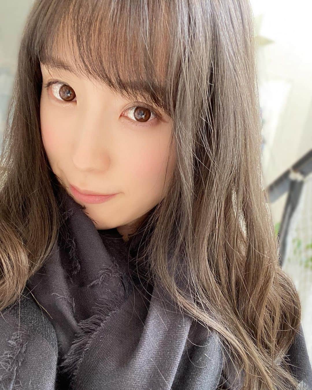 小林真由のインスタグラム：「着たい洋服、使いたいコスメを寝かし続けてる2021年🥺公園スタイルばかりが元をとっていく..👟🤑﻿ ﻿ せめてものお気に入りのストールをご近所に巻いて行きました♡﻿ ﻿ ﻿ #口紅くらい塗るべきでした﻿ #マスク生活になり忘れがち﻿ #ファッション #コーデ #ママコーデ #女の子ママ #男の子ママ #ママライフ #コーディネート #2歳 #生後7ヶ月 #ベビー #二人育児 #coordinate #fashion #dior」