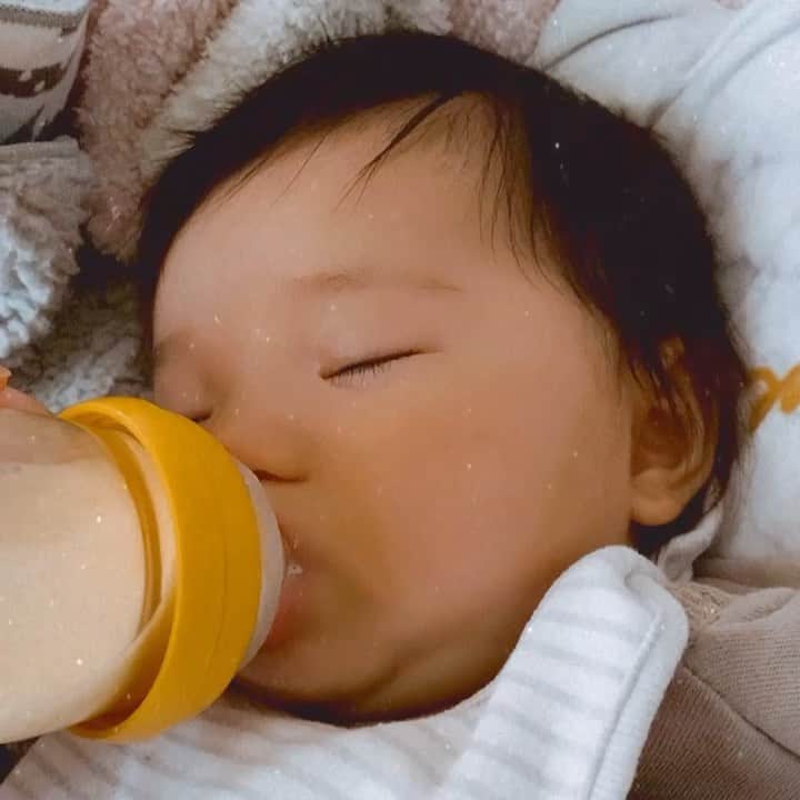 未来弥のインスタグラム：「😴  #babygirl  #babylife  #pigeon  #milk  #babybottle  #babysleep」
