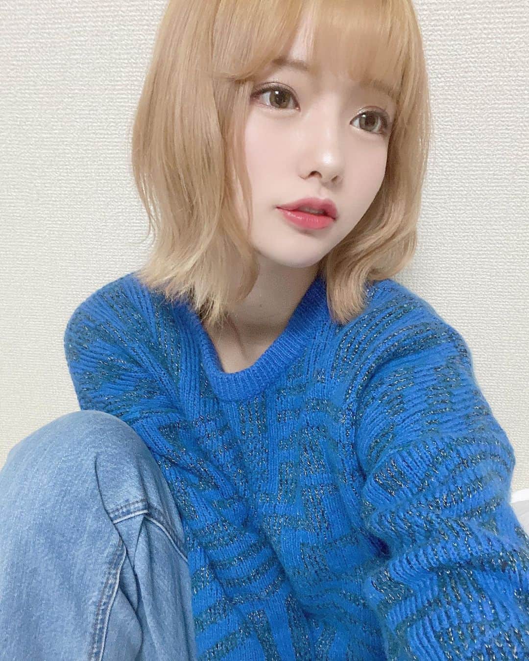 sarimaru(国木田さりまる)のインスタグラム：「髪の毛伸び放題ザウルス🌎」