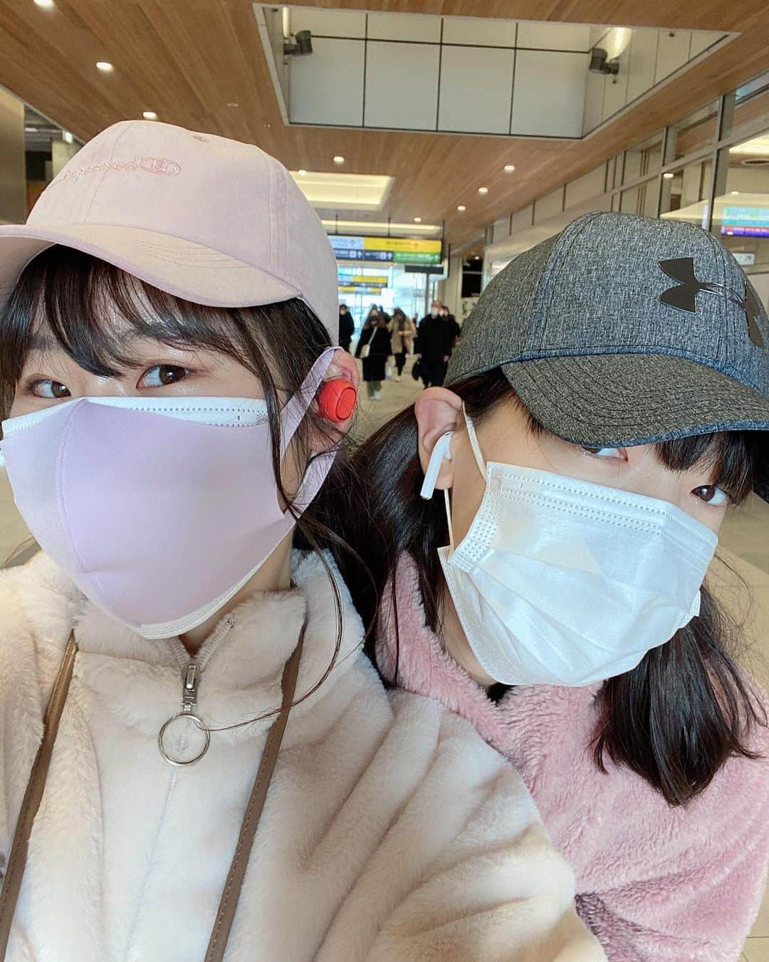 横山天音さんのインスタグラム写真 - (横山天音Instagram)「最近やっとようやくワイヤレスイヤホンを手に入れたんだけど、世界変わった。 @keiko353788」3月2日 19時42分 - amagon5546