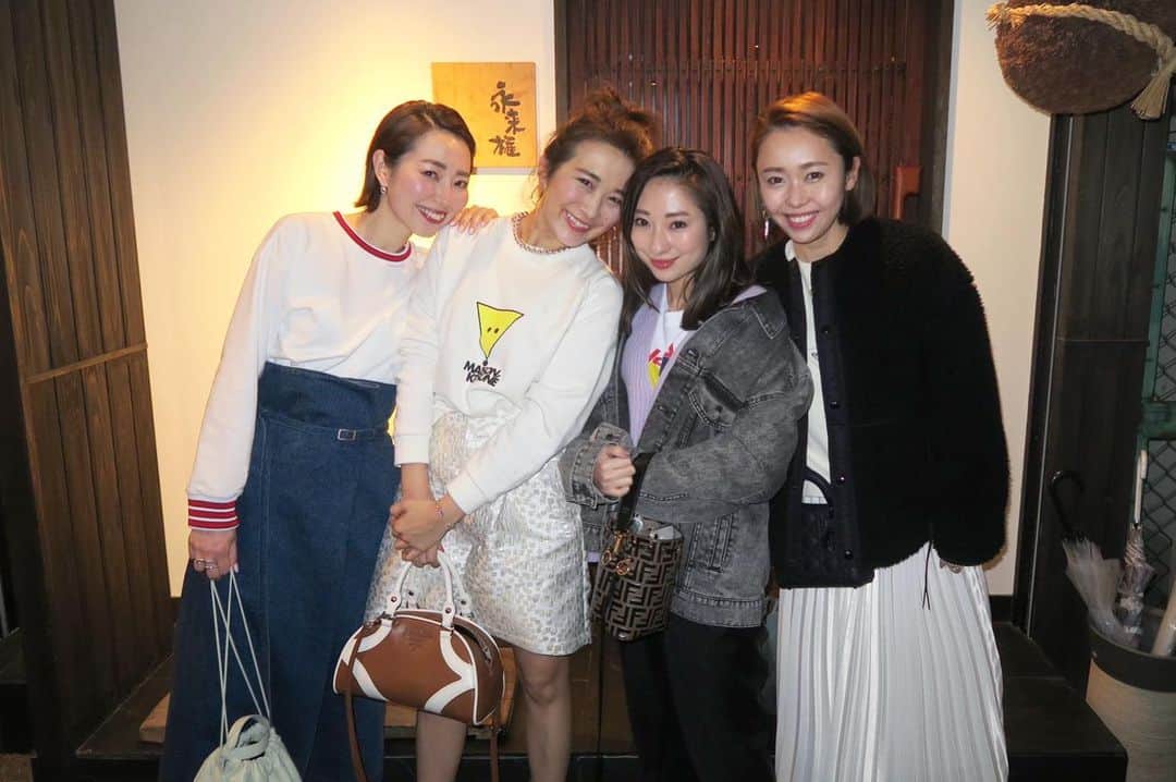Mai Wakimizuのインスタグラム：「こんな写真いつぶりだろ♡帰り際に撮った1枚、私だけめちゃくちゃ楽しそうでテンション高かったのがバレる。笑 一息つく間もないほど喋り倒した夜でした＼(^o^)／ダイエット中の私のリクエストで焼鳥にしてもらったけど、永遠に食べれる大好物♡ #永来権#芦屋」