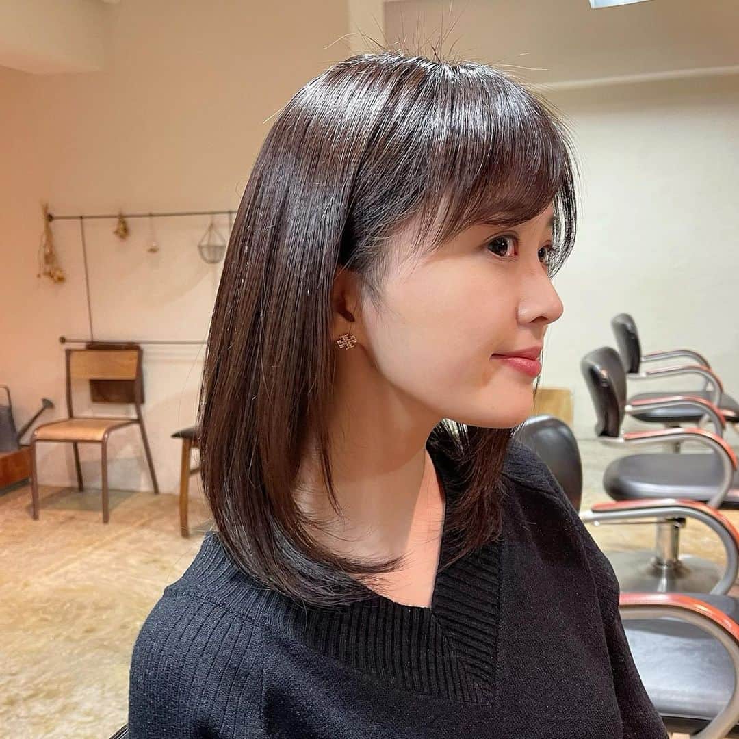 水嶋菜月のインスタグラム：「﻿ ﻿ ﻿ @roamer.hair さんで﻿ 髪質改善トリートメントをしてもらったら﻿ 髪がつやつやになりました...！🥲﻿ ﻿ 普通のトリートメントとは﻿ 格段に触り心地が違って、ビックリ！﻿ とても気に入りました✨✨﻿ ﻿ 髪も今年に入って染めていないので﻿ かなり質感も良くなってきた気がします😊﻿ ﻿ 嬉しいな〜！このまま伸ばそう！﻿ ﻿ ﻿」