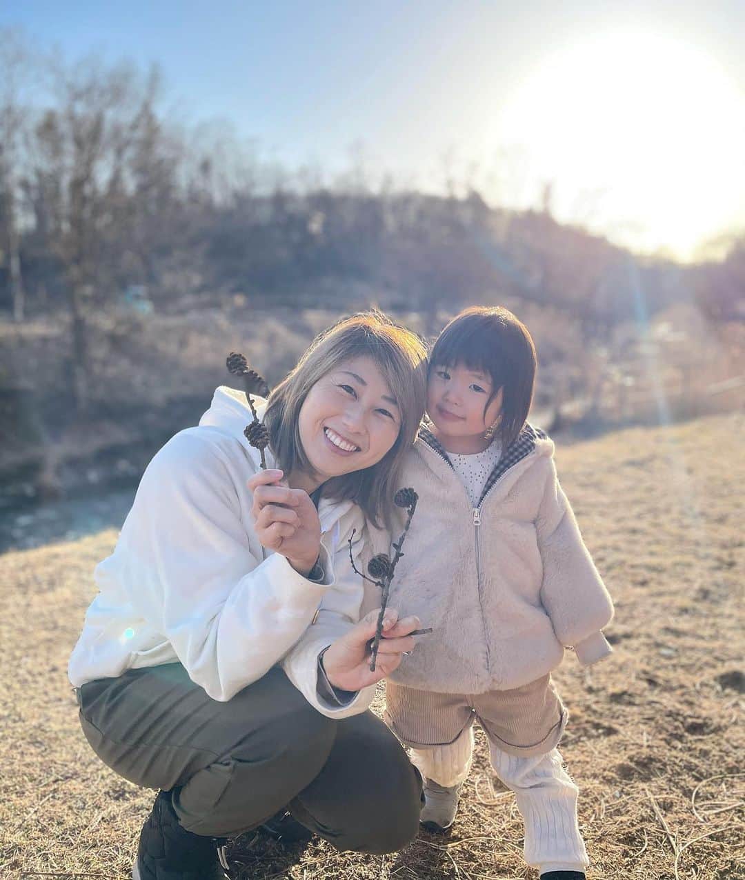 吉田ちかのインスタグラム：「Can’t believe it’s another new month! ﻿ Happy that it’s starting to get warm though :) Hope you guys are having a great week so far! ﻿ ﻿ またまた新しい月になりましたね！﻿ 少し焦りますが、ちょっとずつ暖かくなってきて嬉しいですね⭐️皆さんの一週間がいいスタートを切っていますように☆ ←この日本語、ちょっと不思議？﻿ ﻿ 英語ではよく、I hope you’re having a good weekend so far (今のところ良い日週末になっていますように) とか、I hope you’re having a good time so far (今のところ楽しんでいますように) みたいな表現をするんですけど、日本語ではあまり言わない表現なの和訳にいつも迷います🤔　﻿ ﻿ ===================﻿ ﻿ 先日C-placeのテストユーザーの募集を締め切りました！沢山のご応募ありがとうございました！ローンチに向けて日々頑張ってます💪﻿ ﻿ 何かを形にするって本当に大変ですね💦今回は新しいことも沢山あって毎日課題にぶつかってます😅 実際のスタートは少し遅くなるかもしれませんが、3月8日の週に何かしらとご案内させていただきます！オープンマインドとオープンハートでお待ちいただけたら嬉しいです🙇‍♀️」