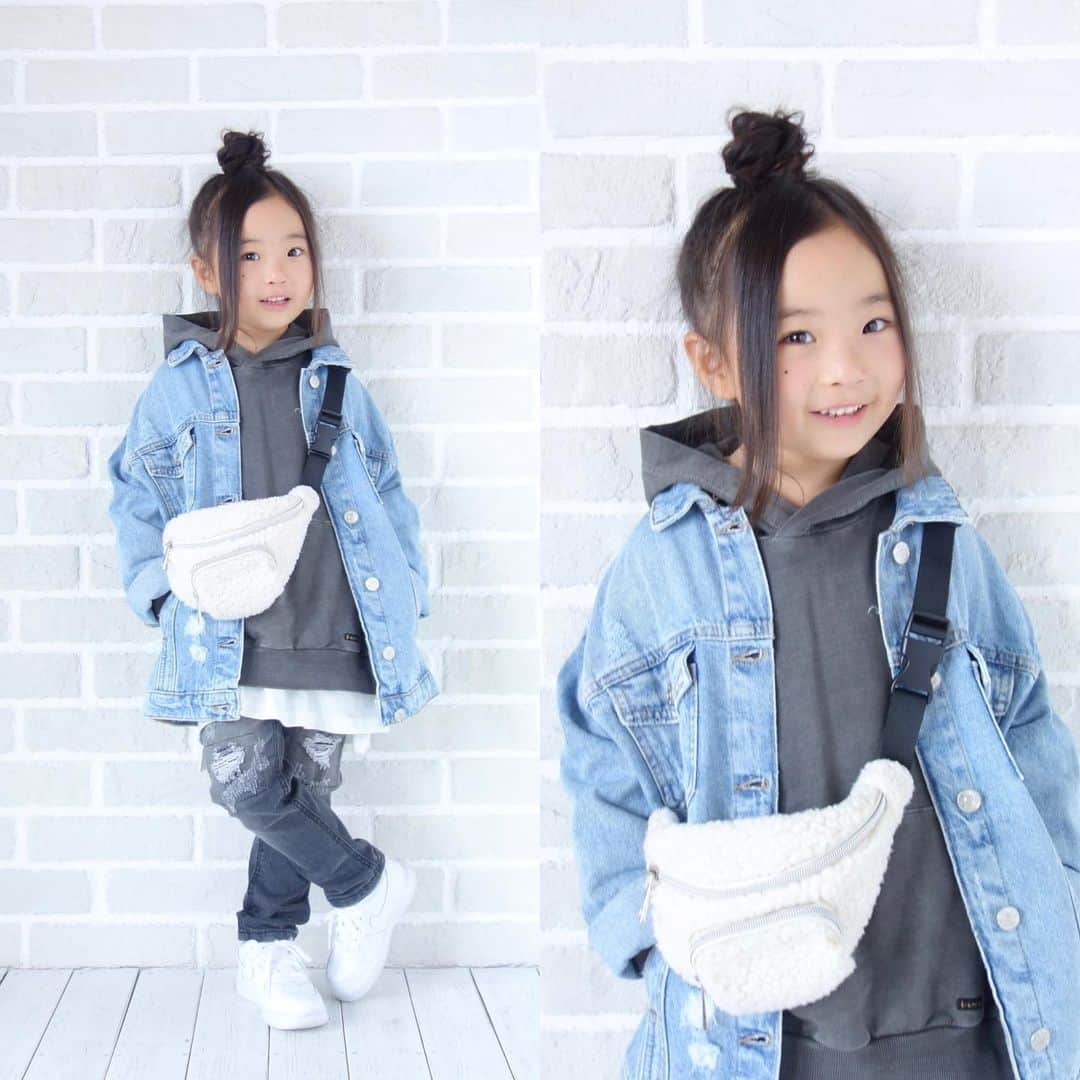 Saraのインスタグラム：「. coordinate♡ . デニムジャケットを使って ボーイッシュに👖💙 . ピグメント加工のパーカーと クラッシュデニムがかわいい🤤 ↪︎どちらも @branshes ✌︎ . jacket ▶︎ #zarakids  tops ▶︎ #branshes  pants ▶︎ #branshes  shoes ▶︎ #nike  bag ▶︎ #colony2139  . #ootd #coordinate #fashion #kids #kids_japan_ootd  #kidsfahion #kidscode #kidsootd #kidswear  #キッズコーデ #キッズファッション #インスタキッズ #春コーデ #デニムジャケット #パーカーコーデ #クラッシュデニム #ボーイッシュコーデ #af1 #airforce1」