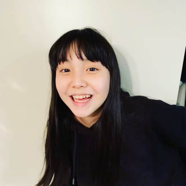 のインスタグラム：「12歳おめでとう。思春期突入して距離感は微妙に変わってきたけれど、元気でいてくれるだけでOK！ありがとちゃん❤️」