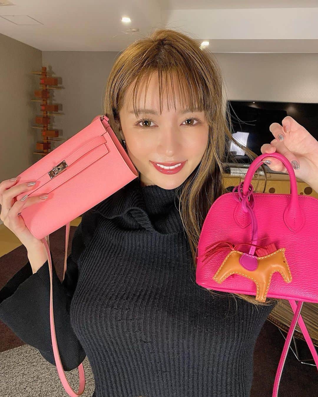 のインスタグラム：「NEW IN🐴🤎 @hermes  #bolide #kellytogo  I posted new video of coordination for the new bag✨Search "RIREGRAM" on YouTube or SWIPE UP on my story🧡 . 最近のエルメス購入品❤️ バッグに合わせたコーディネートもしてみたよ☺️💕ZARA×Hermès🐴🤎 ストーリーから動画飛べるよ🌸 . . #hermes #hermès #hermesbag #bolidemini #minibolide #kelly #kellybag #walletbag #hermescharm #bagcharm #unboxing #エルメス #ケリートゥーゴー #ボリード #ボリードミニ #ケリー #チャーム」