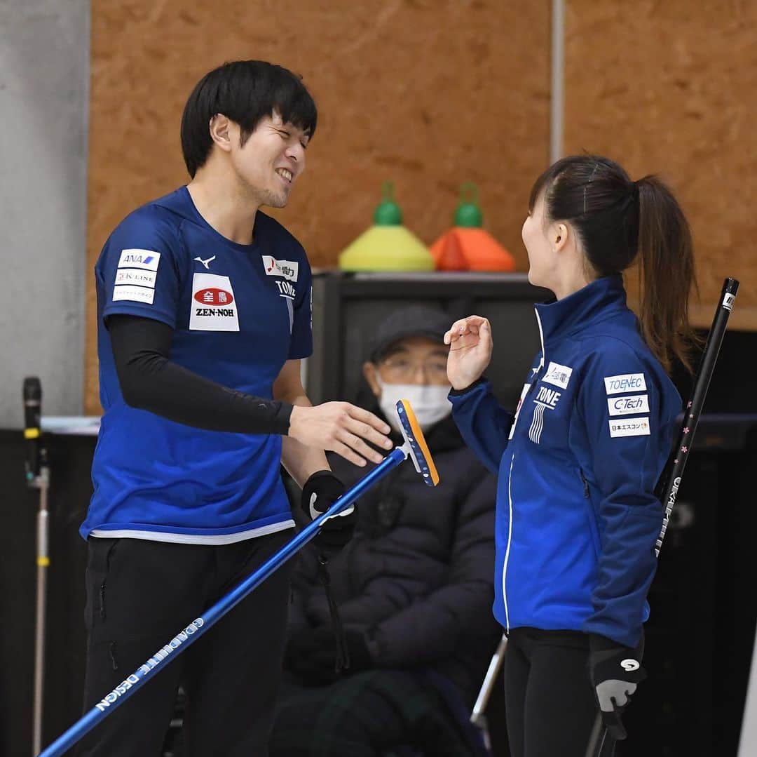 北澤育恵のインスタグラム：「日本ミックスダブルス選手権大会PO敗退でした。 . ペアを組んでくれたもろちゃん、転んで頭を打って怪我をしたけど、最後まで試合をしてくれてありがとう😂 一番は大事に至らなくてほんとに良かった！！ 労ってあげられるようなショットが出せなくてごめんね笑笑 . . 優勝した吉田・松村ペアおめでとうございます☀️ 同じチームの千秋さん、中嶋卍もお疲れ様⭐️ 波瀾万丈で本当に楽しい１週間でした☀️ 笑ってる写真多い。笑 #カーリング#curling #もろちゃん🐼#ありがとう #日本ミックスダブルス #TMＫ#中部電力 #instasports #instagram」