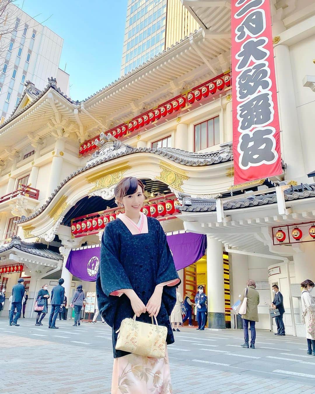 谷中麻里衣のインスタグラム：「Classic Japanese theater Kabuki ✨  少し前の歌舞伎🌸 ソーシャルディスタンス席や私語禁止などの感染対策のおかげで、安心して鑑賞できました😊  【連獅子】が圧巻で✨ 演技がすごかったのと、私が感情移入しちゃうタイプなのとで、【奥州安達原】は見ていて苦しかったです😢 マスクのせいで酸欠なのかな！？と思っちゃうほど！笑 中村勘太郎くん、長三郎くんの舞台が見られて幸せでした🥰  #歌舞伎#大歌舞伎#連獅子#着物#訪問着#和田光正#麻里衣きもの」