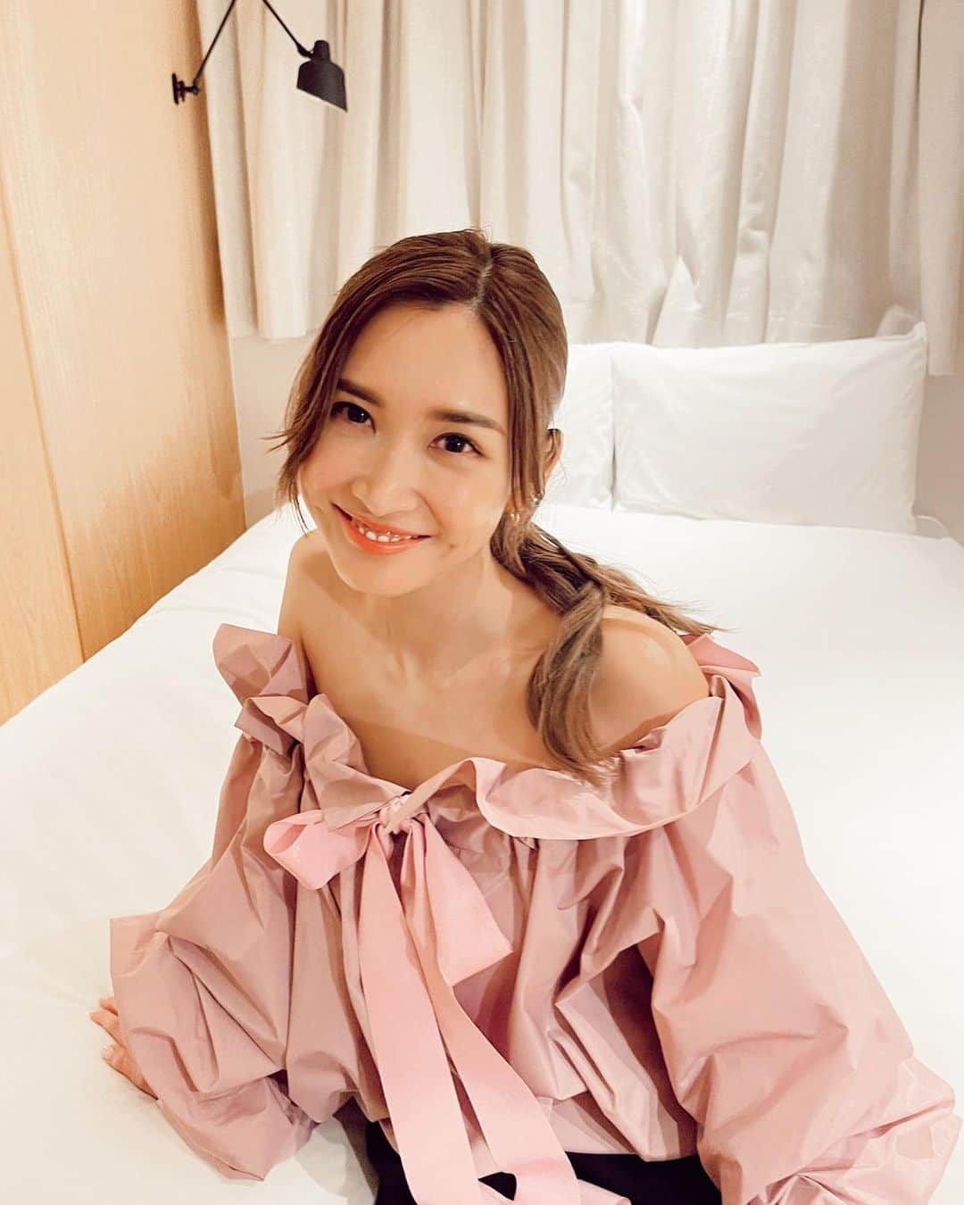 Taki Tanakaのインスタグラム：「@saekoofficial in @patou  #beautiful #Saeko #thanks  #LesFillesEnPatou   #可愛いパトゥ #可愛い紗栄子  tops #PATOU #ootd #outfitoftheday #outfit   #パトゥ のオフショルダーブラウスを着た一昨日のさえちゃん。 また綺麗になったね。#紗栄子  @guillaumemarcdamienhenry  @iza_official   #izastagram」