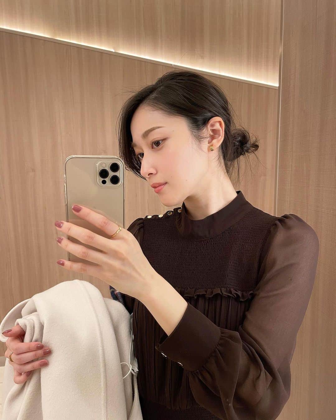 熊谷江里子さんのインスタグラム写真 - (熊谷江里子Instagram)「そろそろ春物の洋服着たいけどなんかちょっと寒いからまだ着れない。。やっぱり夏が好きです。」3月2日 22時23分 - eriko___kumagai