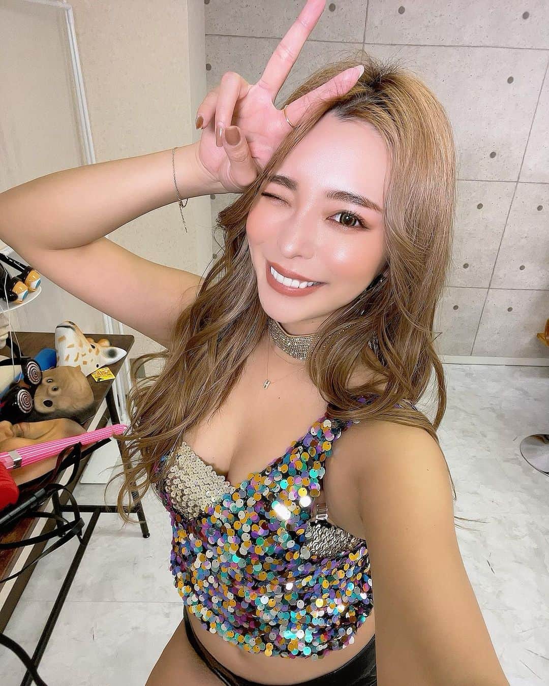 Hitomiのインスタグラム：「❤︎ どうもこんばんわ🌙ぽちゃみです🐽 　@shibu5tv YouTube UPされました❤️ 本気でこの収録も楽し過ぎて笑い過ぎてしまった🤣🤣🤣 毎回楽しみすぎて困っちゃう🥺💕 なんと今回はアントニーくんの相方さん大トニーさんに ゲスト出演して頂きました🥺 そして初めてドッキリを仕掛けられました‼️ みてねーーー❤️感想くだしゃい🥰 . #アマトリチャーナ　#アマトリチャーナひとみ　#cyberjapan #サイバージャパン　#cyberjapandancers #サイバージャパンダンサーズ　#渋谷5丁目tv」