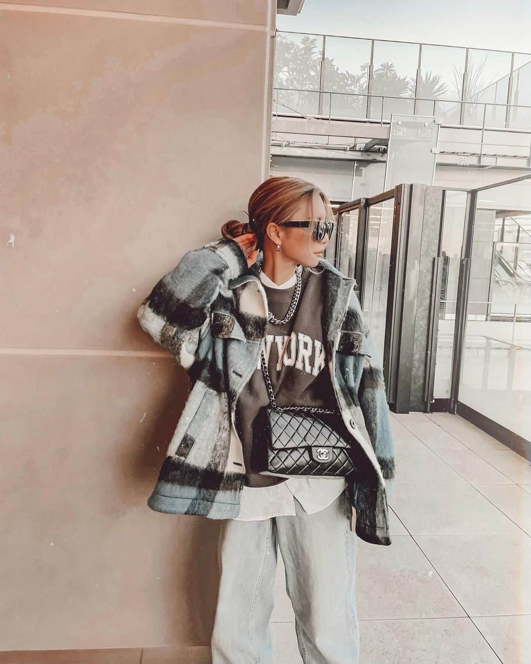 ✷kana✷のインスタグラム：「💙🖤💙🖤🐶 . . #zara #used #chanel #150cmコーデ」