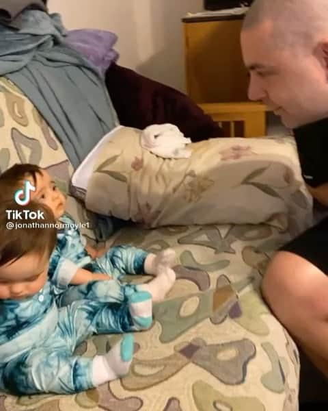 Kidz Fashionのインスタグラム：「When you finally shave after a while and your daughters don’t recognise you!🤣 Credit: Jonathannormoyle1 via TikTok」