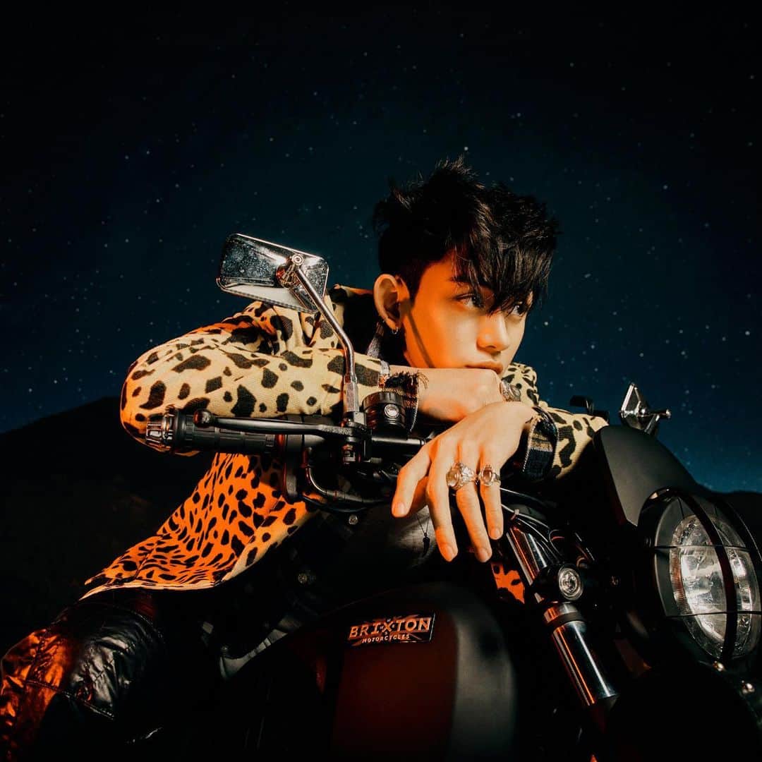 ルーカス（LUCUS）のインスタグラム：「Are you ready? WayV kick back is coming soon」